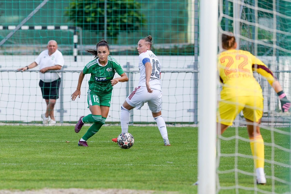 Concurență pentru Teodora Meluță! Colega de bandă a fotbalistei de la Timișoara e la fel de frumoasă_2