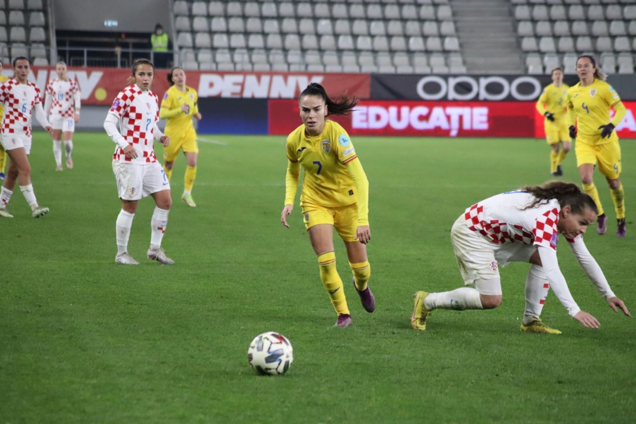 Concurență pentru Teodora Meluță! Colega de bandă a fotbalistei de la Timișoara e la fel de frumoasă_6