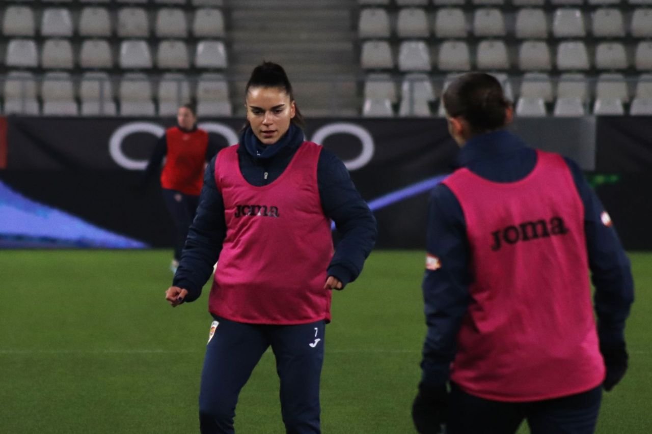 Concurență pentru Teodora Meluță! Colega de bandă a fotbalistei de la Timișoara e la fel de frumoasă_8