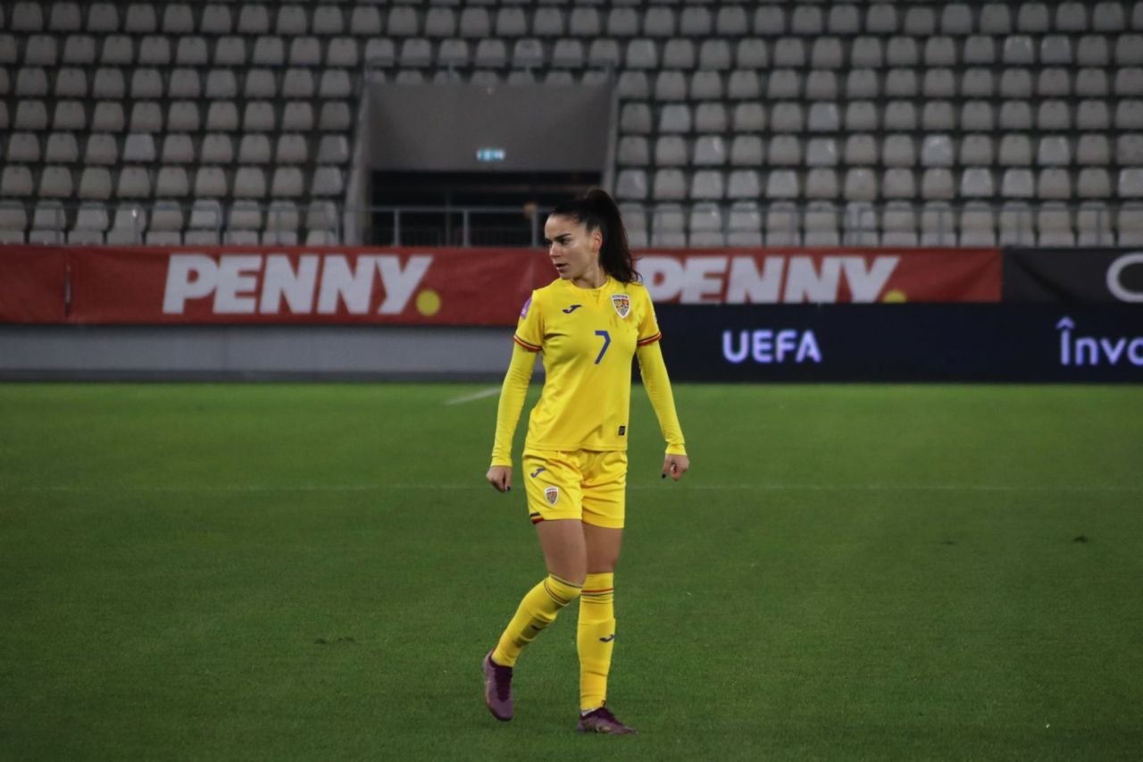 Concurență pentru Teodora Meluță! Colega de bandă a fotbalistei de la Timișoara e la fel de frumoasă_11