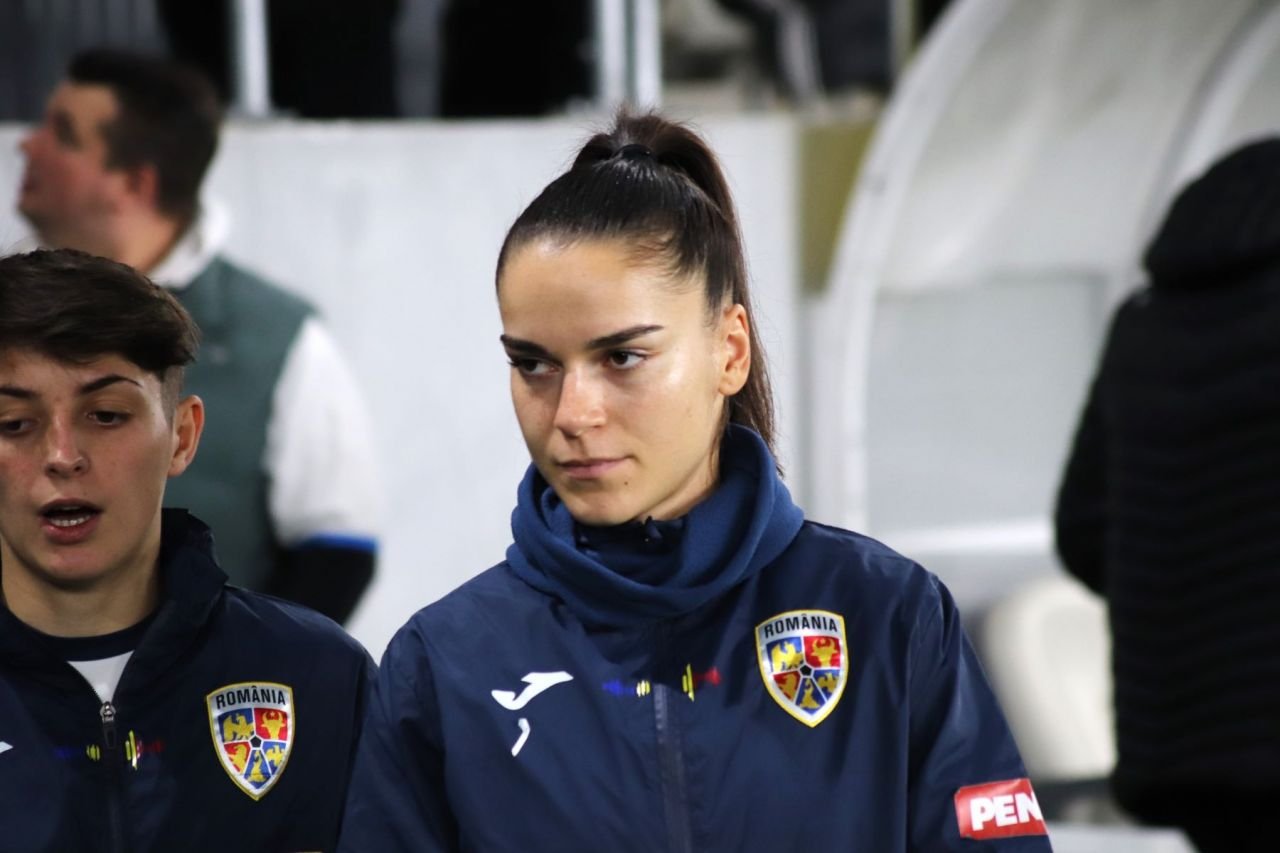 Concurență pentru Teodora Meluță! Colega de bandă a fotbalistei de la Timișoara e la fel de frumoasă_12