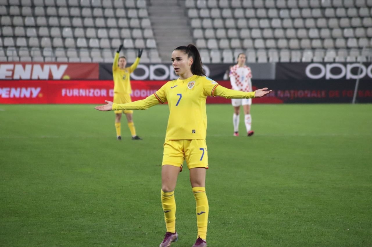 Concurență pentru Teodora Meluță! Colega de bandă a fotbalistei de la Timișoara e la fel de frumoasă_14