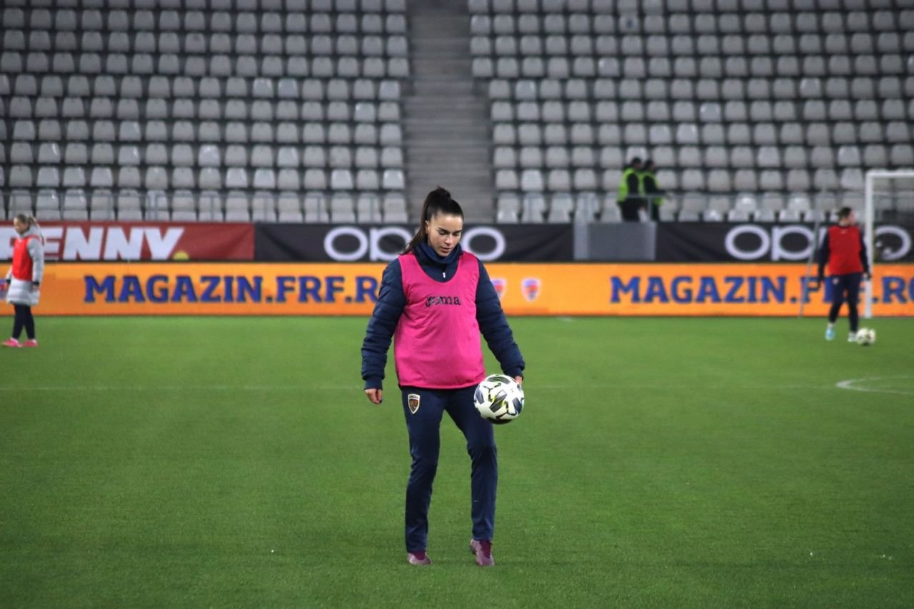 Concurență pentru Teodora Meluță! Colega de bandă a fotbalistei de la Timișoara e la fel de frumoasă_15