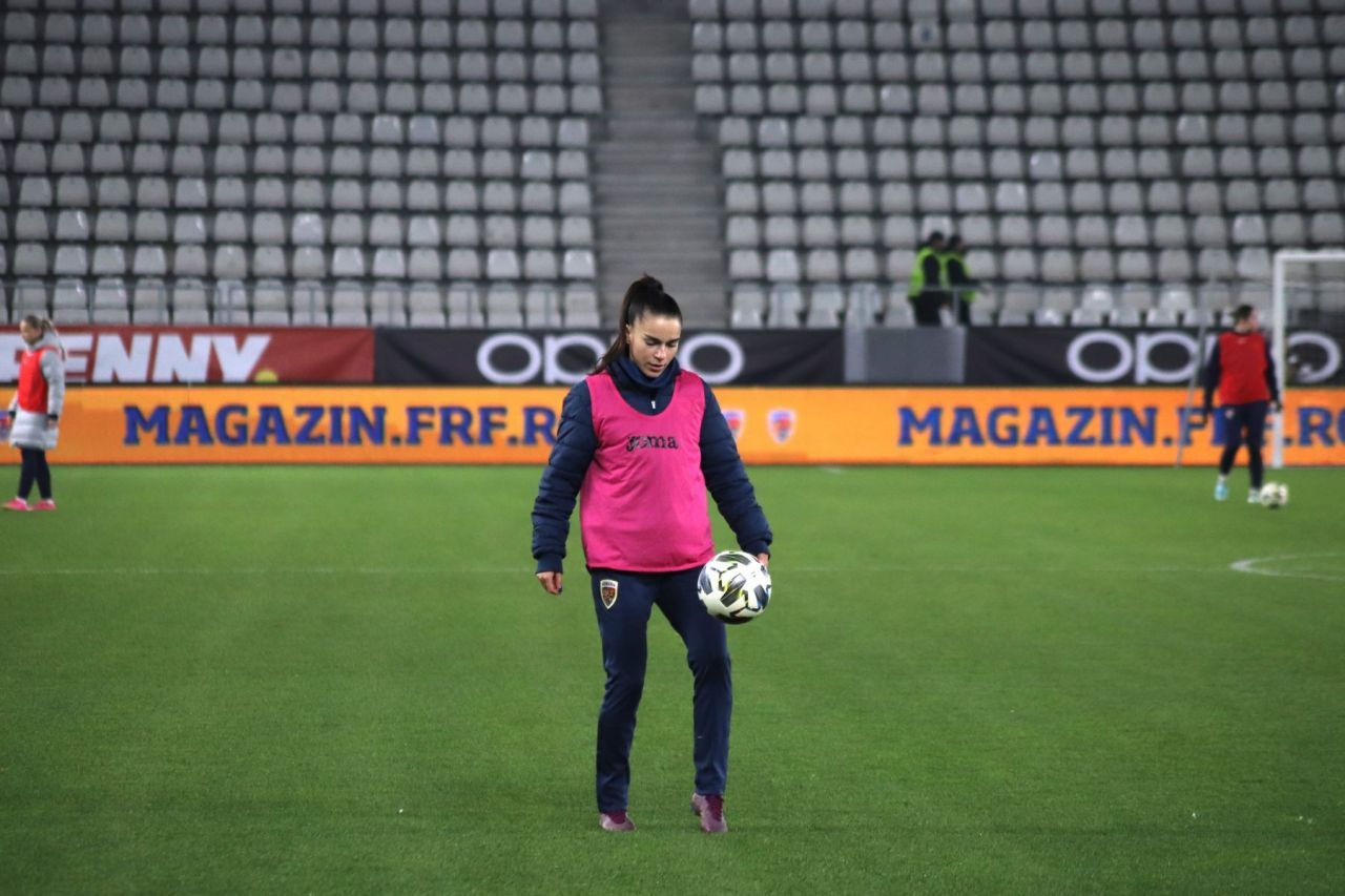 Concurență pentru Teodora Meluță! Colega de bandă a fotbalistei de la Timișoara e la fel de frumoasă_15
