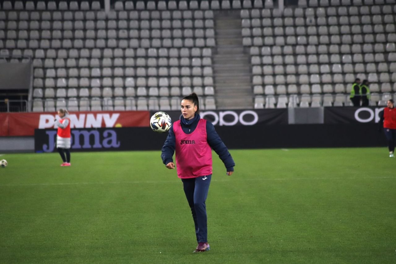 Concurență pentru Teodora Meluță! Colega de bandă a fotbalistei de la Timișoara e la fel de frumoasă_17