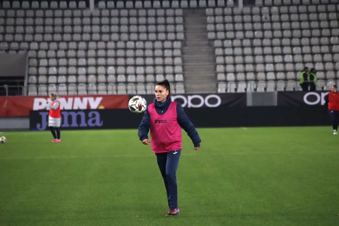 Concurență pentru Teodora Meluță! Colega de bandă a fotbalistei de la Timișoara e la fel de frumoasă_17