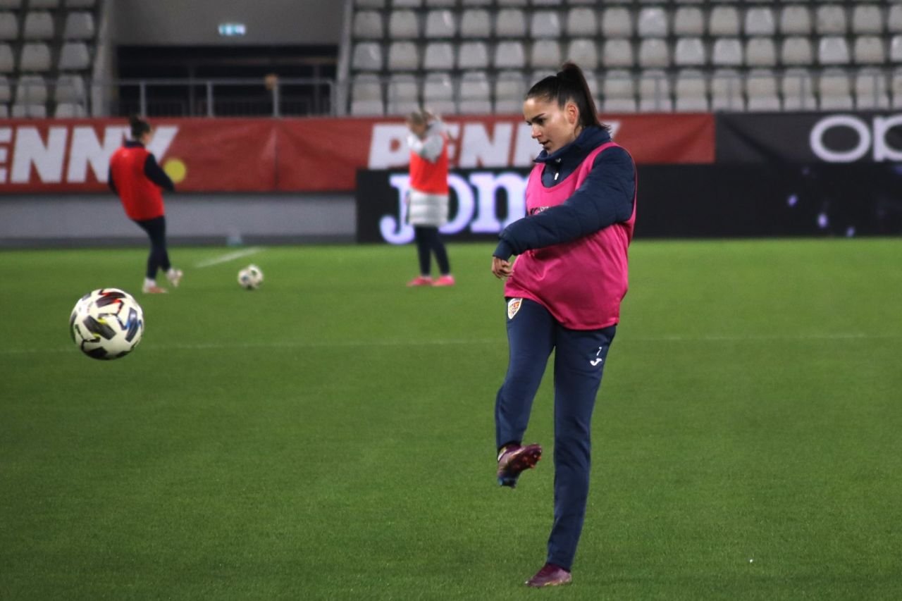 Concurență pentru Teodora Meluță! Colega de bandă a fotbalistei de la Timișoara e la fel de frumoasă_18