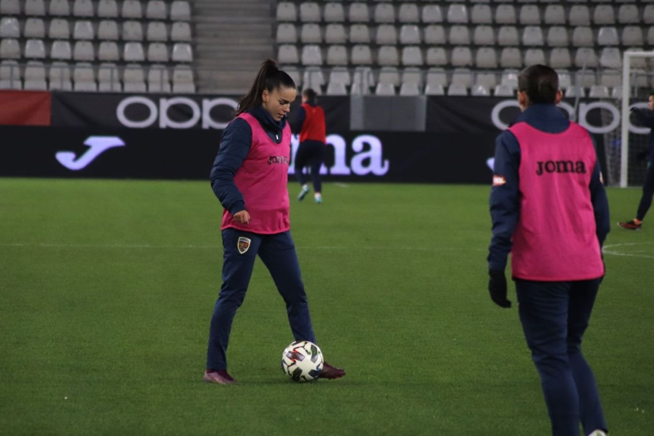 Concurență pentru Teodora Meluță! Colega de bandă a fotbalistei de la Timișoara e la fel de frumoasă_19