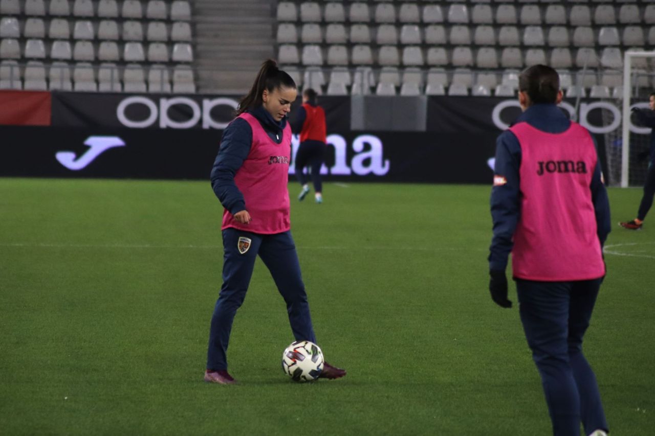 Concurență pentru Teodora Meluță! Colega de bandă a fotbalistei de la Timișoara e la fel de frumoasă_19