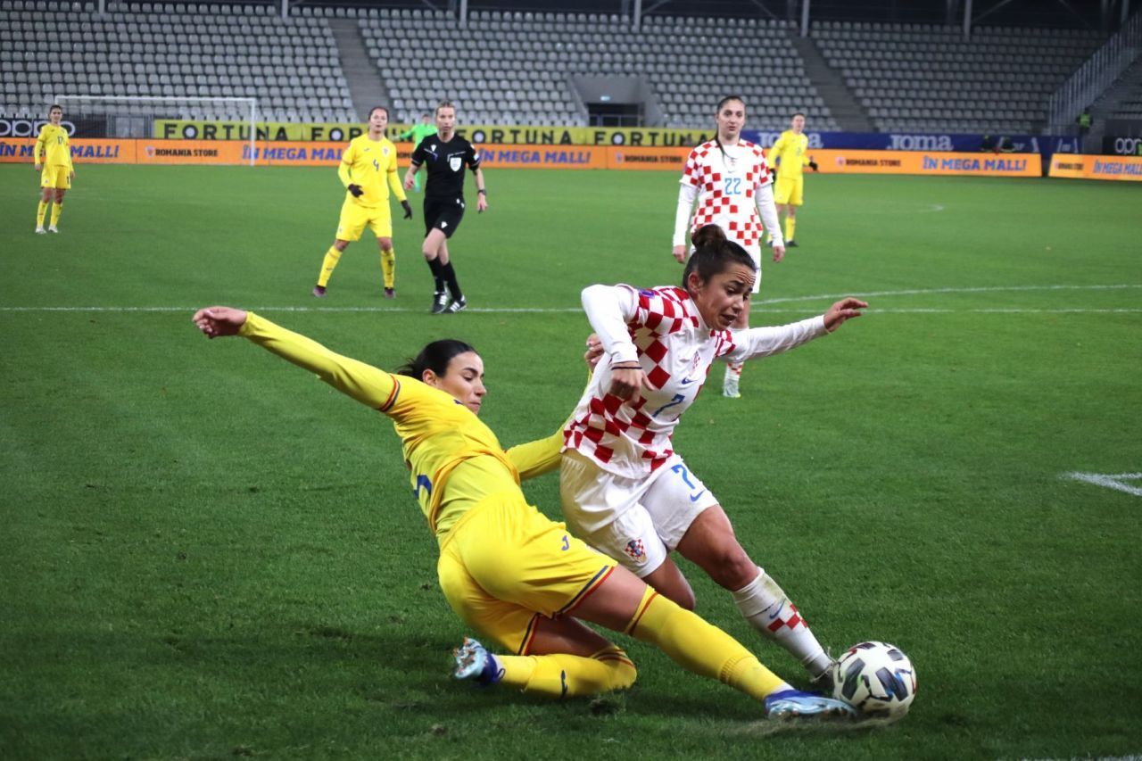 Concurență pentru Teodora Meluță! Colega de bandă a fotbalistei de la Timișoara e la fel de frumoasă_20