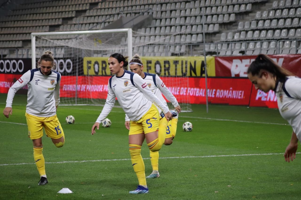 Concurență pentru Teodora Meluță! Colega de bandă a fotbalistei de la Timișoara e la fel de frumoasă_23