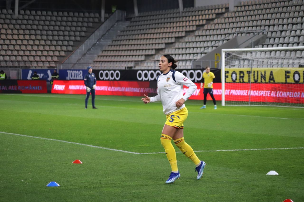 Concurență pentru Teodora Meluță! Colega de bandă a fotbalistei de la Timișoara e la fel de frumoasă_24