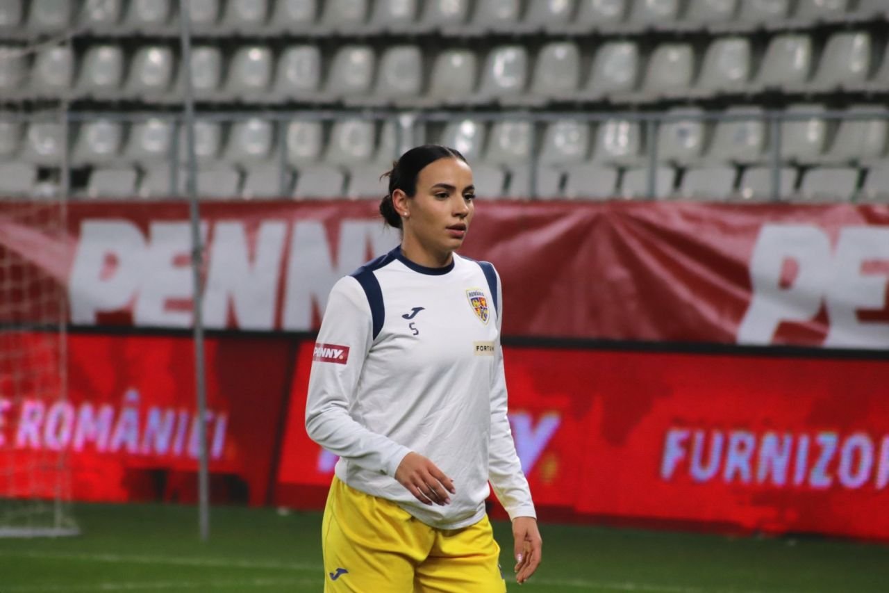 Concurență pentru Teodora Meluță! Colega de bandă a fotbalistei de la Timișoara e la fel de frumoasă_25