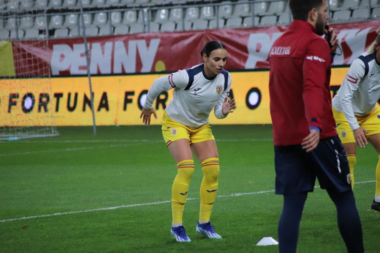 Concurență pentru Teodora Meluță! Colega de bandă a fotbalistei de la Timișoara e la fel de frumoasă_26