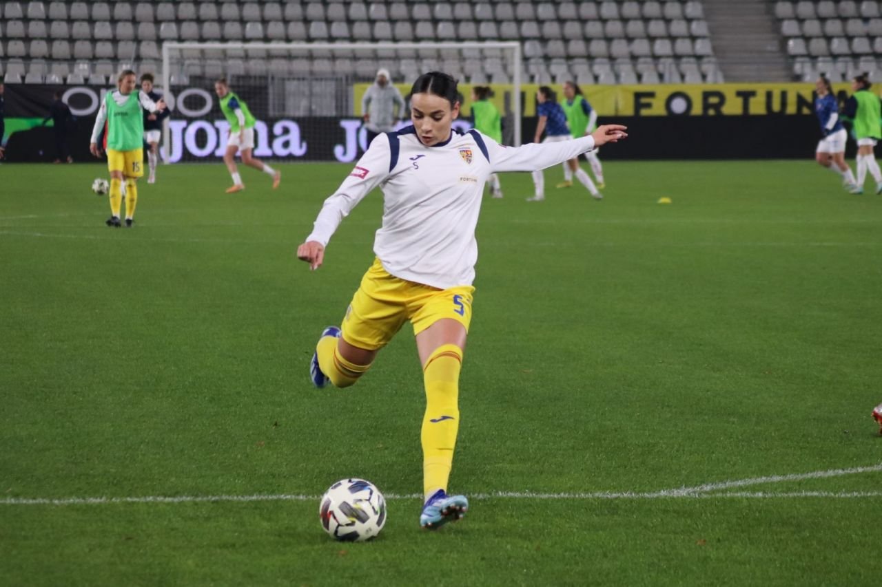 Concurență pentru Teodora Meluță! Colega de bandă a fotbalistei de la Timișoara e la fel de frumoasă_27