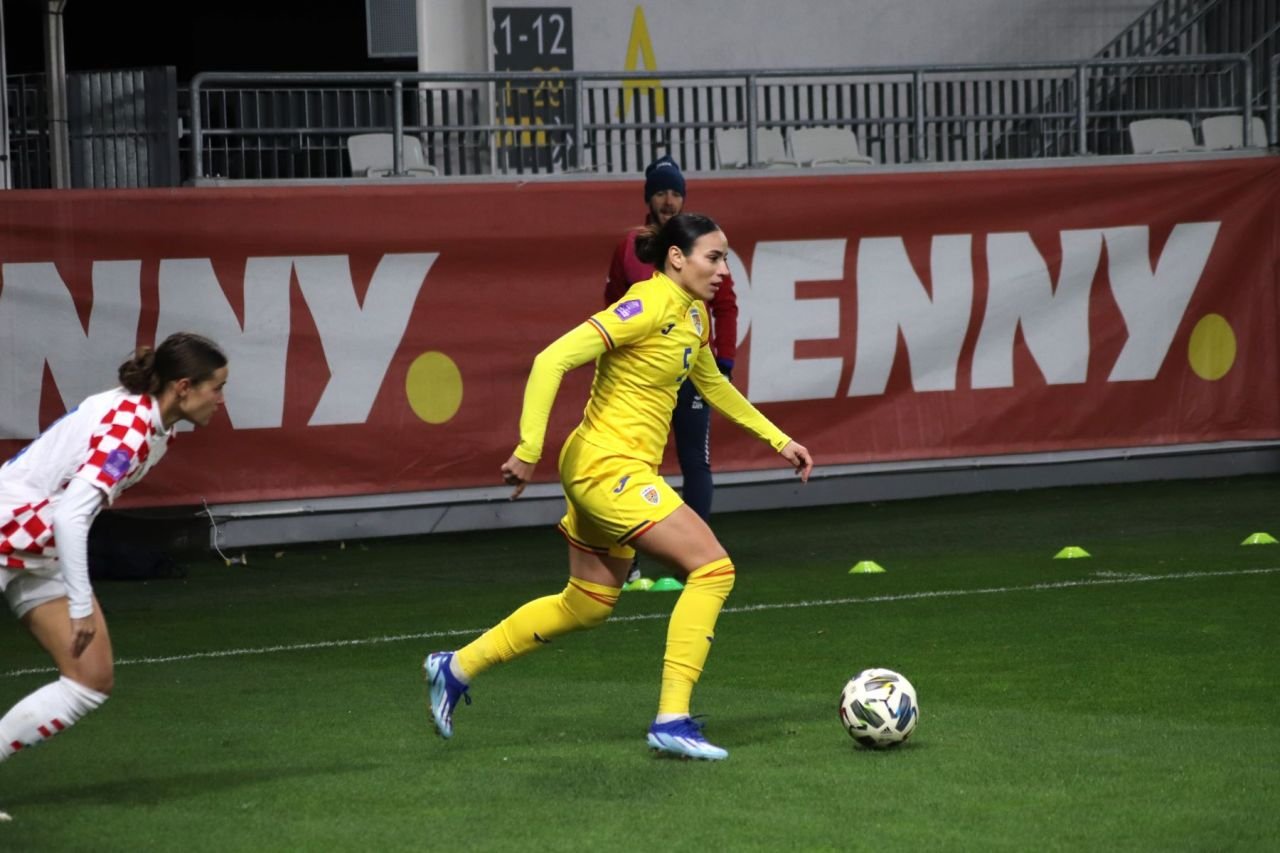 Concurență pentru Teodora Meluță! Colega de bandă a fotbalistei de la Timișoara e la fel de frumoasă_29