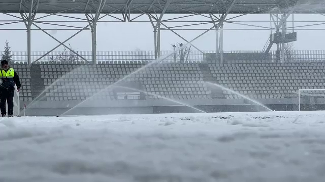 Cum arată gazonul de pe Arcul de Triumf, cu câteva ore înainte de Dinamo - Oțelul Galați_2