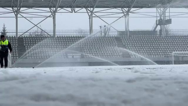 Cum arată gazonul de pe Arcul de Triumf, cu câteva ore înainte de Dinamo - Oțelul Galați_2