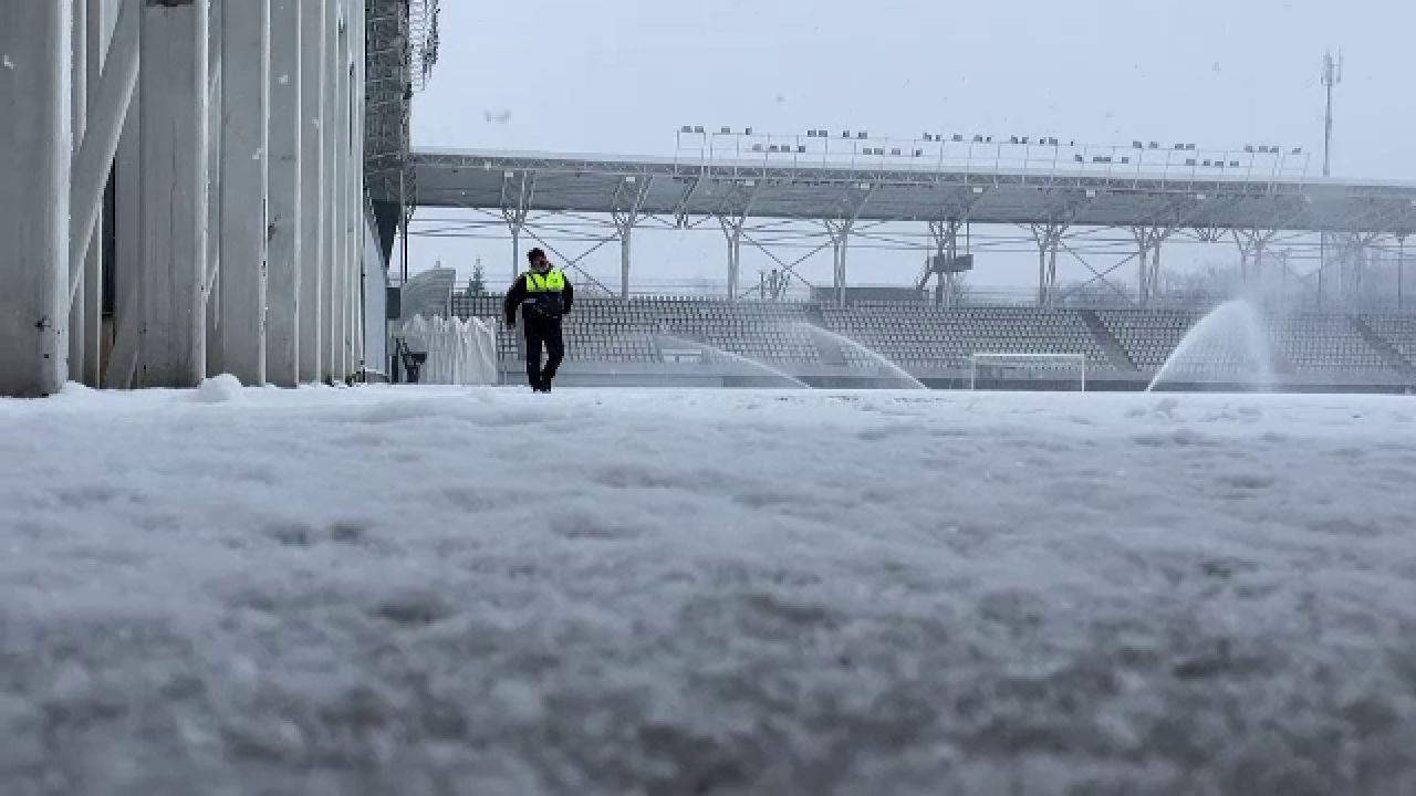 Cum arată gazonul de pe Arcul de Triumf, cu câteva ore înainte de Dinamo - Oțelul Galați_3