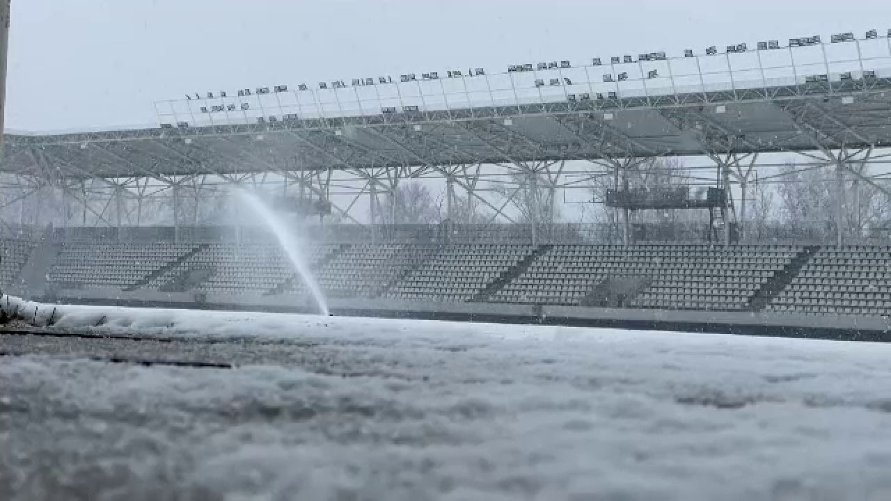 Cum arată gazonul de pe Arcul de Triumf, cu câteva ore înainte de Dinamo - Oțelul Galați_6