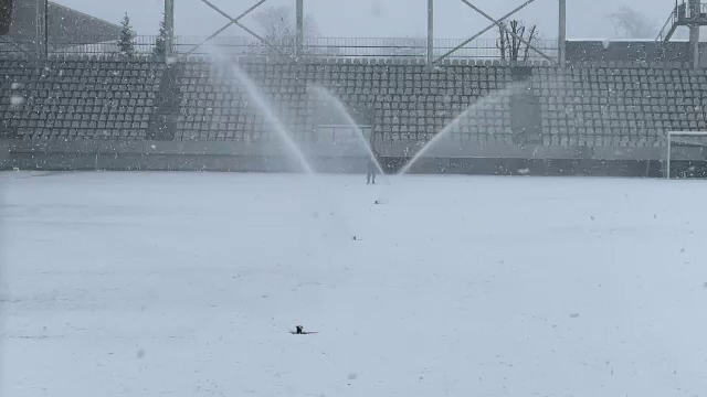 Cum arată gazonul de pe Arcul de Triumf, cu c&acirc;teva ore &icirc;nainte de Dinamo - Oțelul Galați