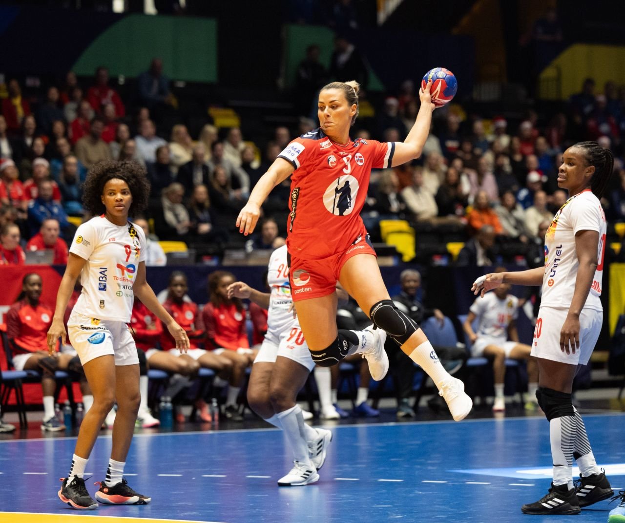 She's back! Nora Mork a aprins scânteia la Mondialul de handbal. Cu ce scor a demolat Norvegia echipa Angolei _3