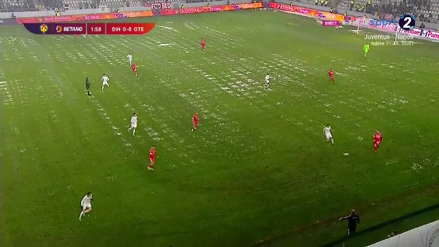 Pe „Arcul de Triumf”, ca în Cupa Satelor! Dorinel Munteanu, revoltat de starea gazonului_3