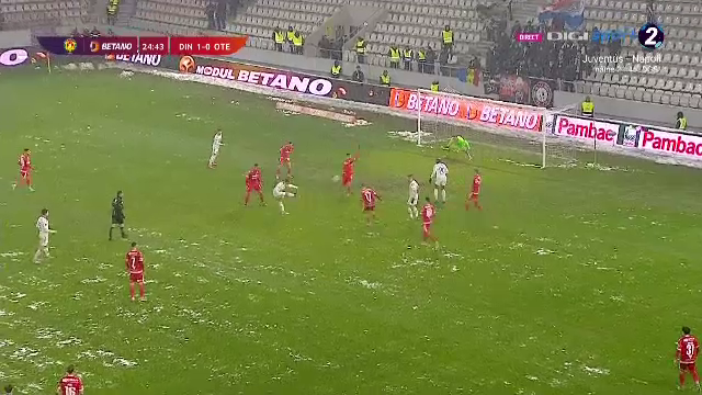 Pe „Arcul de Triumf”, ca în Cupa Satelor! Dorinel Munteanu, revoltat de starea gazonului_9