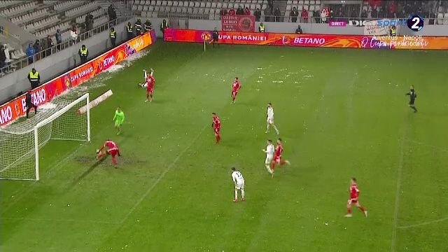 Rușinos și inexplicabil! Dinamovistul Bena, autogol cum rar se vede în meciul cu Oțelul_8