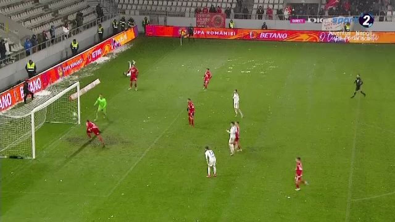 Rușinos și inexplicabil! Dinamovistul Bena, autogol cum rar se vede în meciul cu Oțelul_9