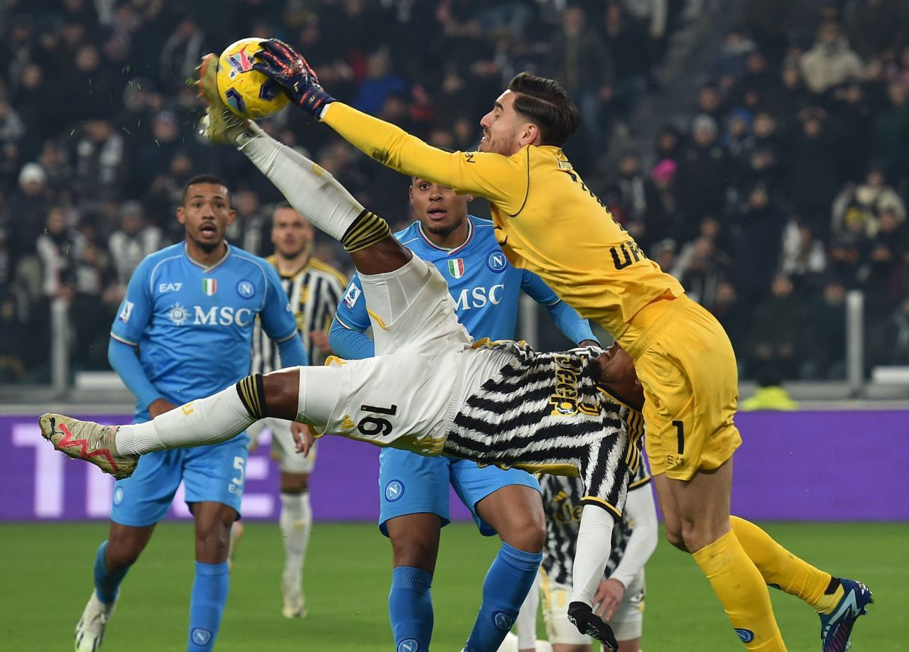 Juventus Torino a &icirc;nvins campioana Napoli și s-a cocoțat pe primul loc &icirc;n Serie A!