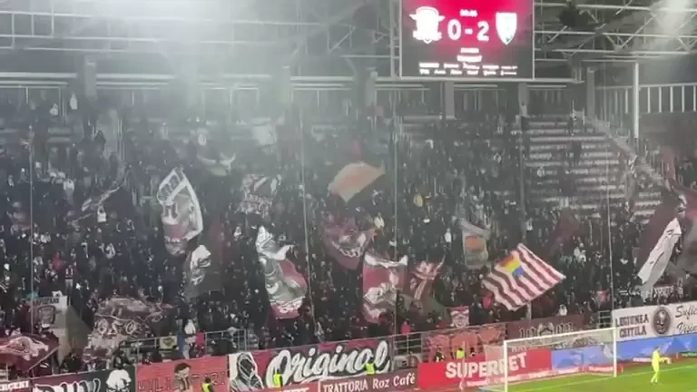 "Viața mea o împart alături de Voluntari", scandarea galeriei Rapidului