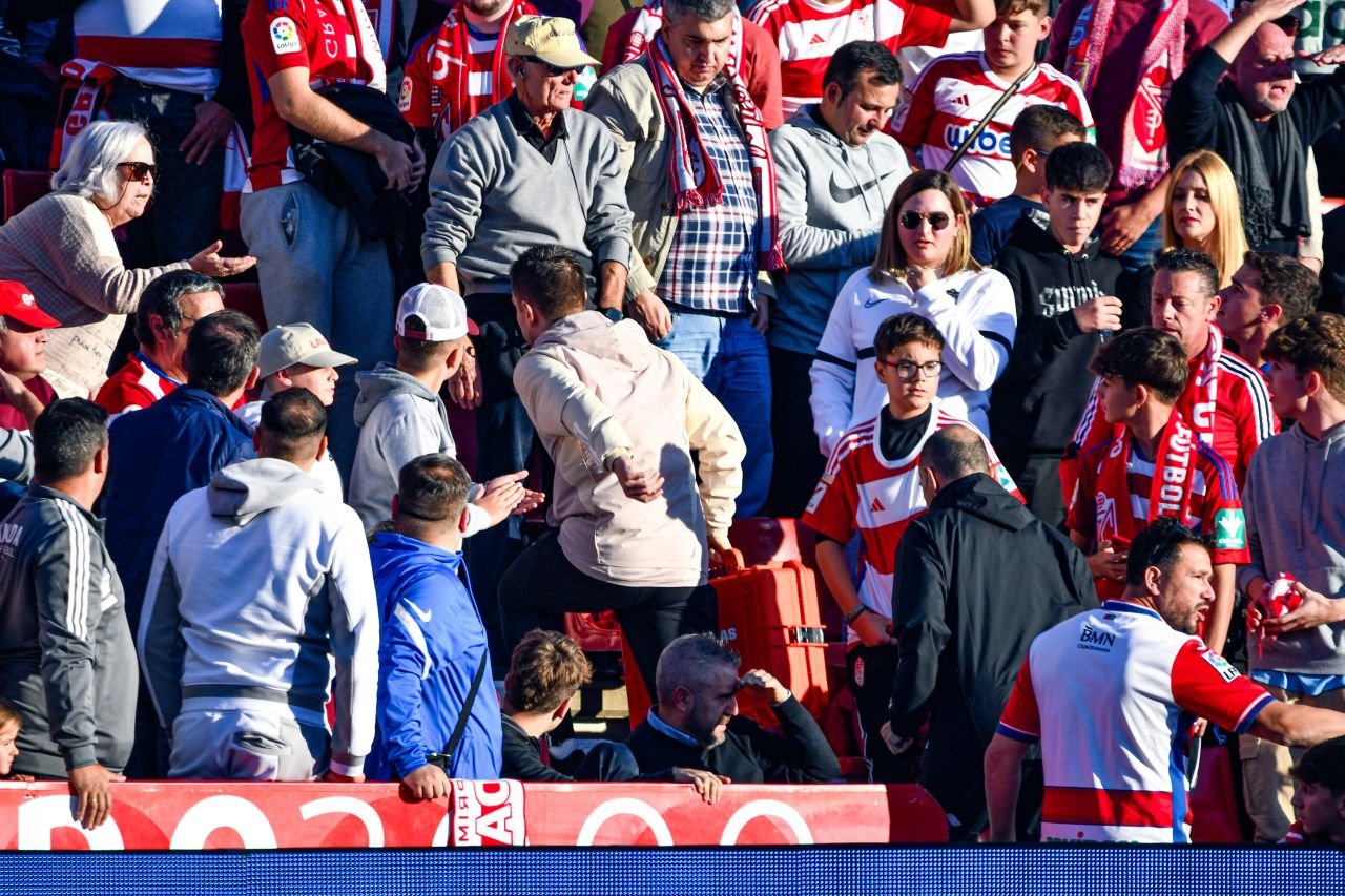 Tragedie în LaLiga: un suporter a murit în tribună! Partida a fost suspendată_3