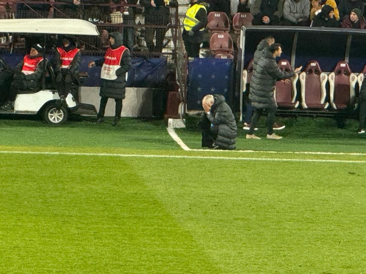 Reacție fără precedent! Andrea Mandorlini a îngenuncheat la propriu după golul FCSB-ului cu CFR Cluj_1