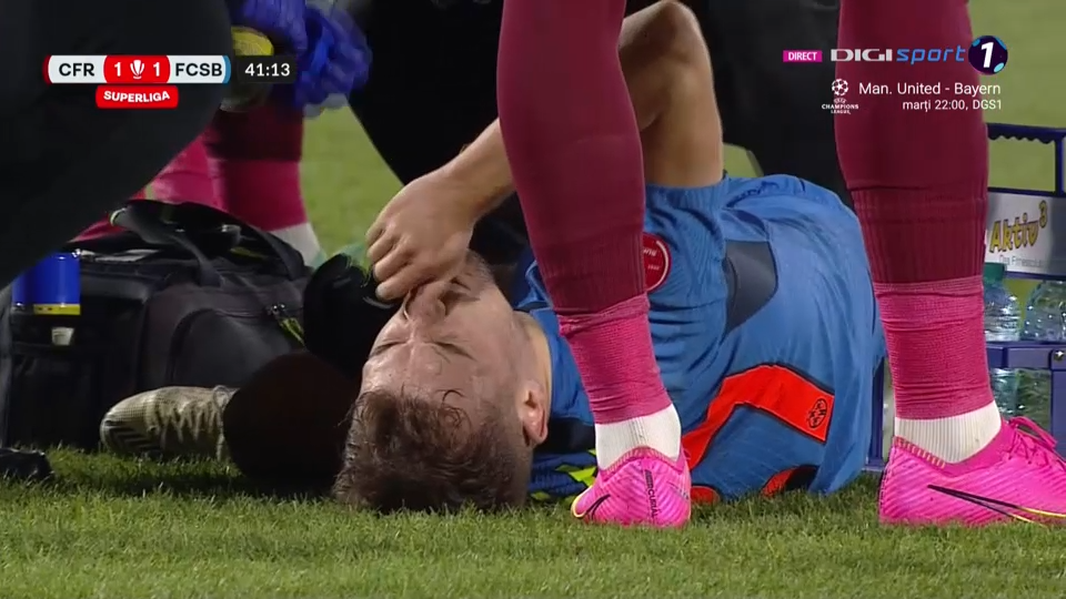 Pierdere importantă pentru FCSB! Darius Olaru a ieșit pe brațe, în finalul primei reprize cu CFR Cluj_11