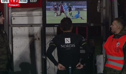 Doi antrenori cu experiență în Liga 1 au comentat golul anulat lui FCSB din meciul cu CFR Cluj_3