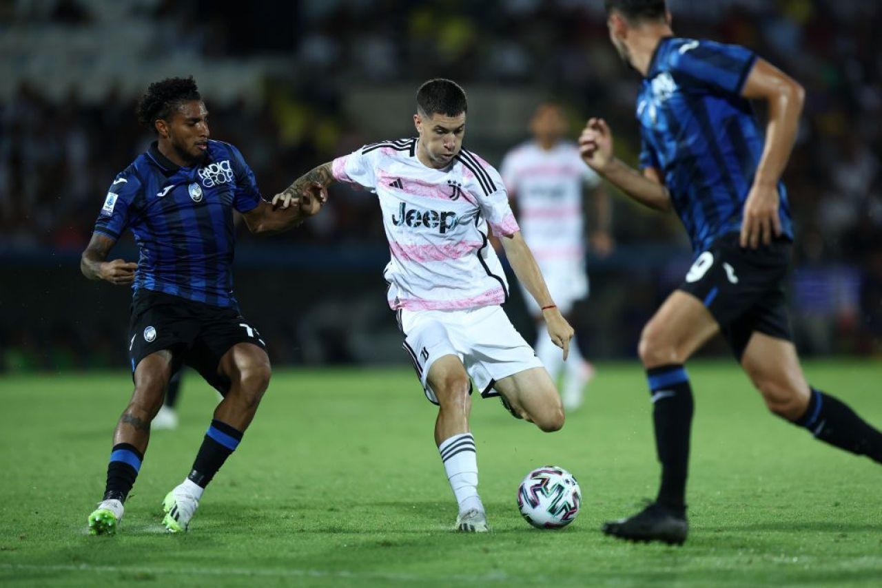 AS Roma îi ia cel mai talentat tânăr jucător lui Juventus! Romanii plătesc o avere pe