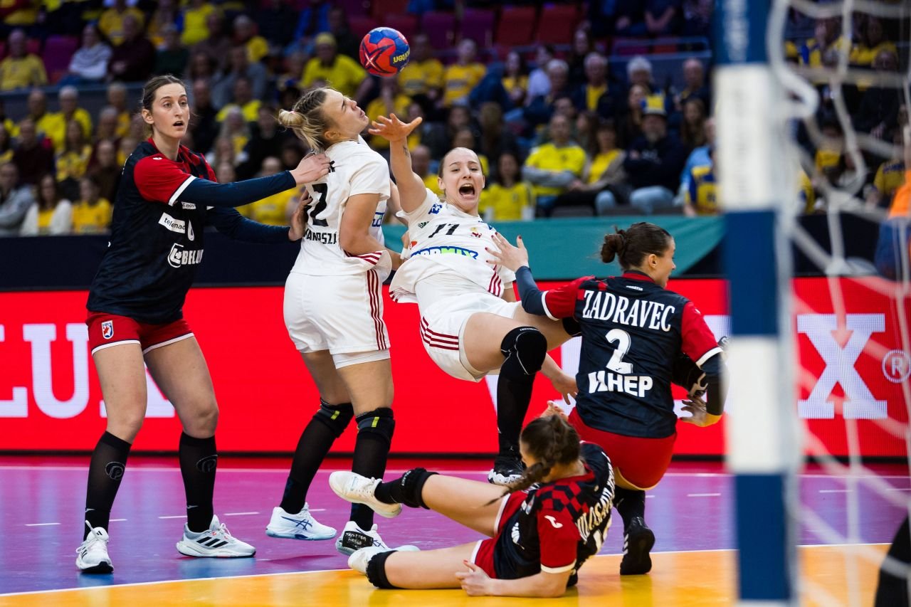 Reacția presei maghiare după ce Ungaria s-a calificat la Turneul Preolimpic de handbal feminin. 