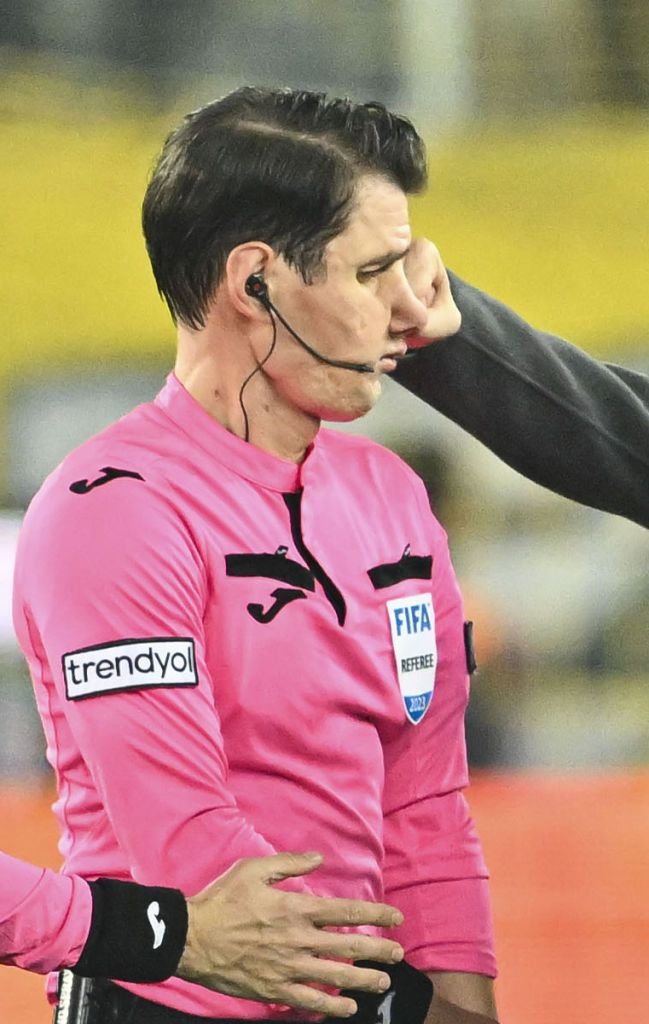 Cum se simte Halil Umut Meler, arbitrul luat la pumni pe teren, în Turcia. Decizia luată la doar câteva ore după teribilul eveniment_3