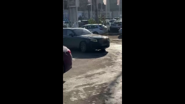 Milionarul Gigi Becali a rămas fără combustibil la Rolls Royce-ul de sute de mii de euro! Imagini incredibile _3