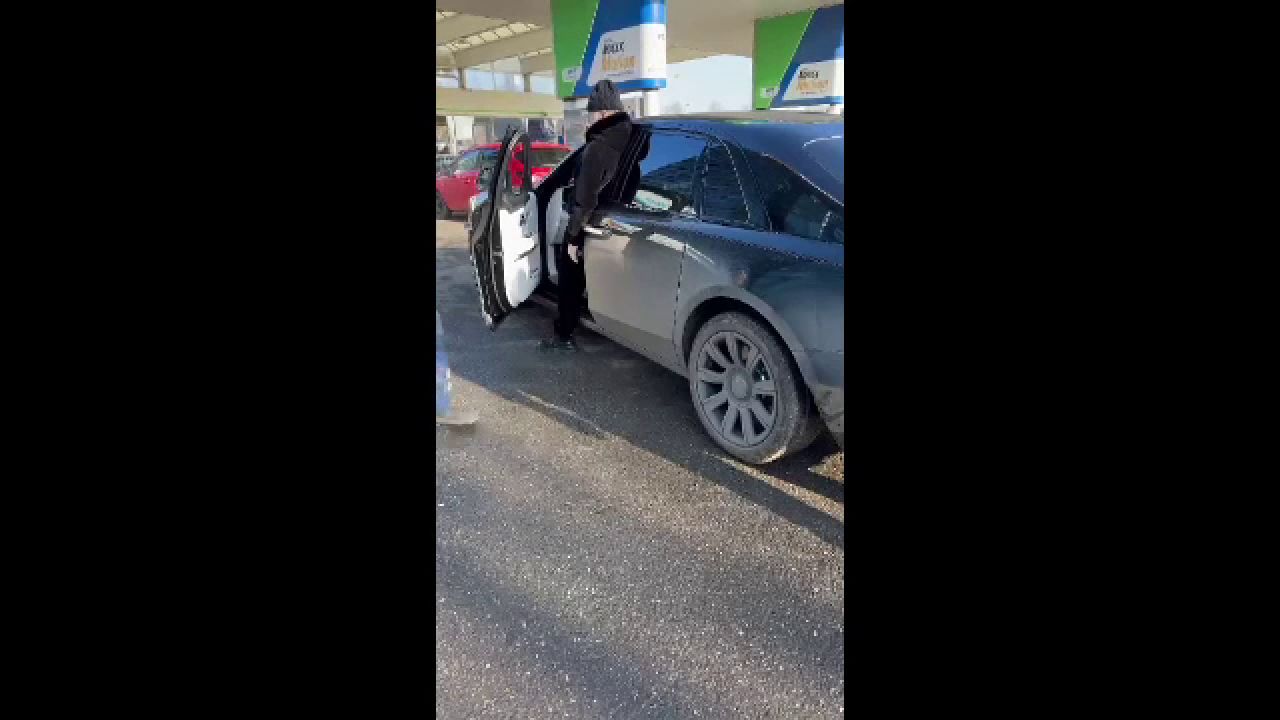 Milionarul Gigi Becali a rămas fără combustibil la Rolls Royce-ul de sute de mii de euro! Imagini incredibile _6