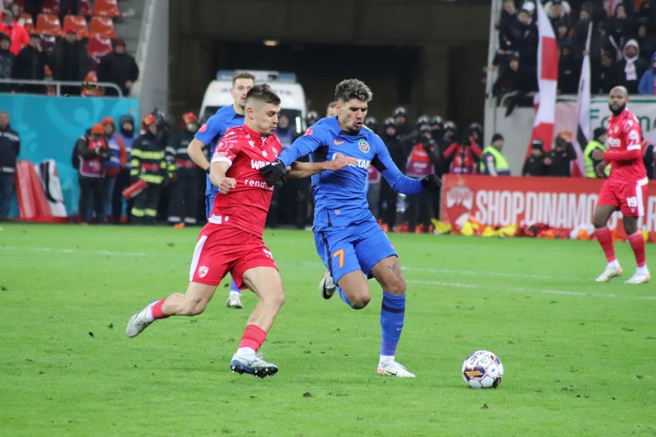 Cum arată TOP 3 fotbaliști tineri din Superliga? Cristi Pulhac a răspuns pe loc și a provocat hohote de râs în studio. Surpriza de pe primul loc_36