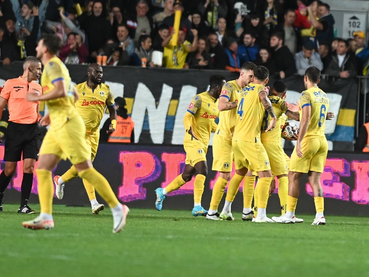 Petrolul Ploiești anunță plecări: &rdquo;Inclusiv Messi e de v&acirc;nzare&rdquo;