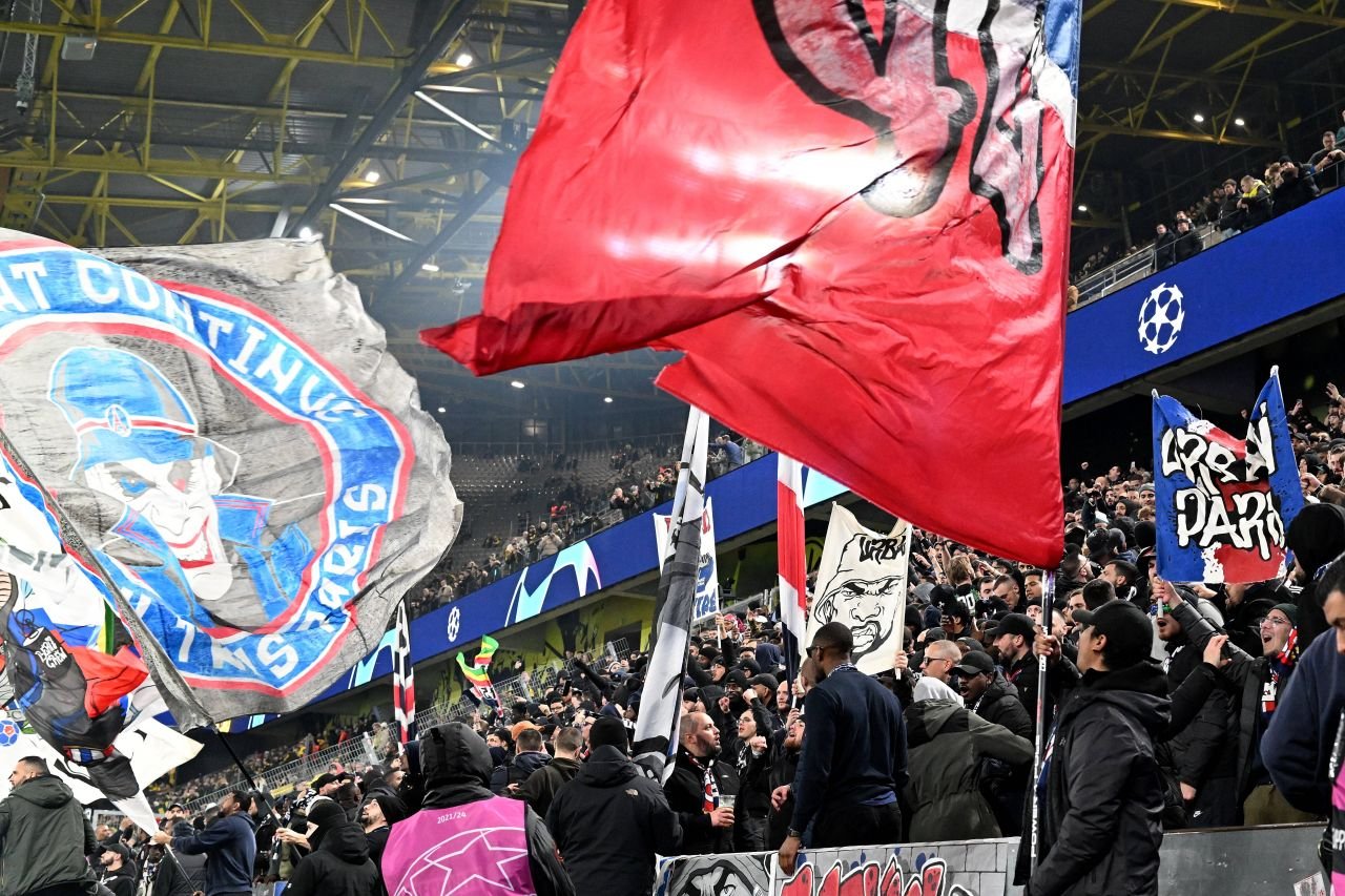 Atmosferă superbă la Borussia Dortmund - PSG! Cele mai tari imagini cu suporterii de pe ”Signal Iduna Park”_16