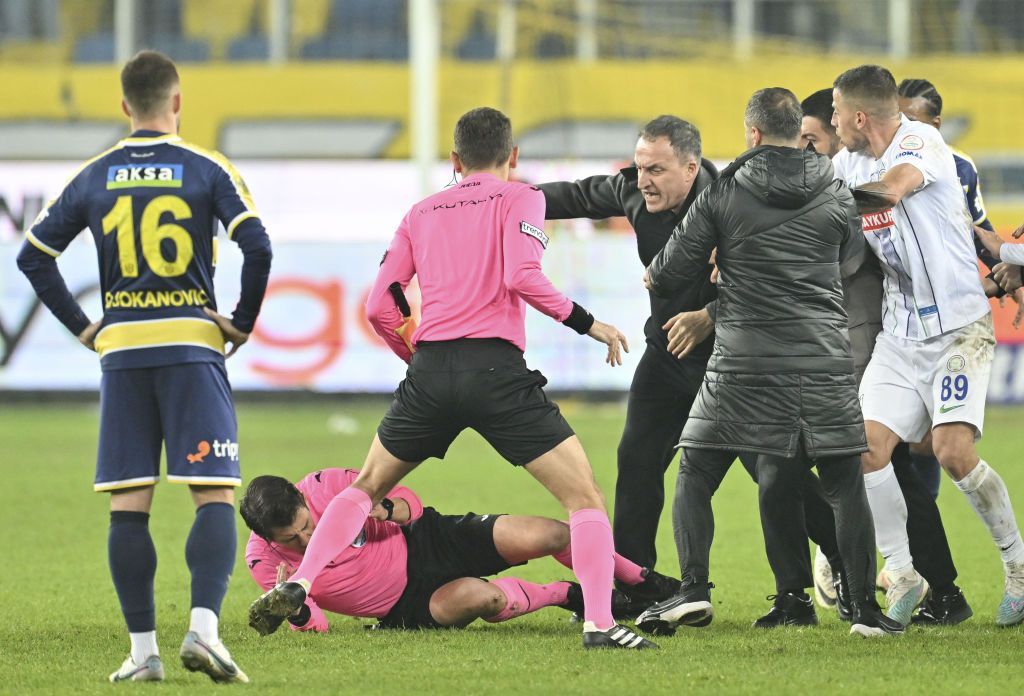 A venit nota de plată! Ce sancțiuni au primit Ankaragucu și președintele după ce arbitrul a fost bătut_1