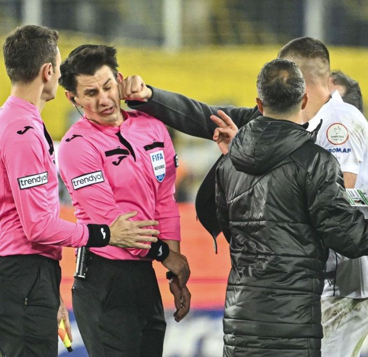 A venit nota de plată! Ce sancțiuni au primit Ankaragucu și președintele după ce arbitrul a fost bătut_12