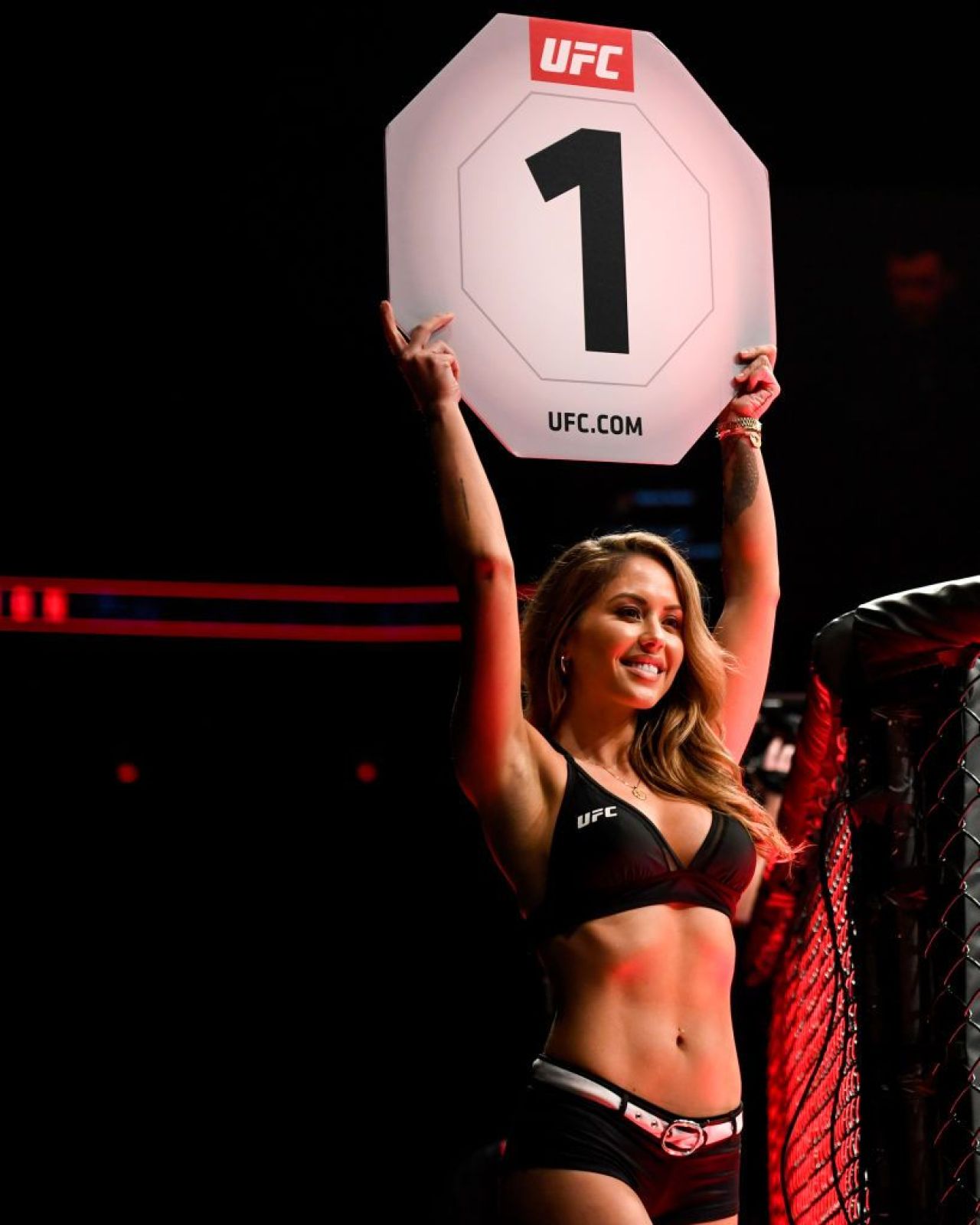 Anunțul neașteptat făcut de cea mai sexy Ring Girl din UFC la premiile World MMA: „E ultima dată!” _14