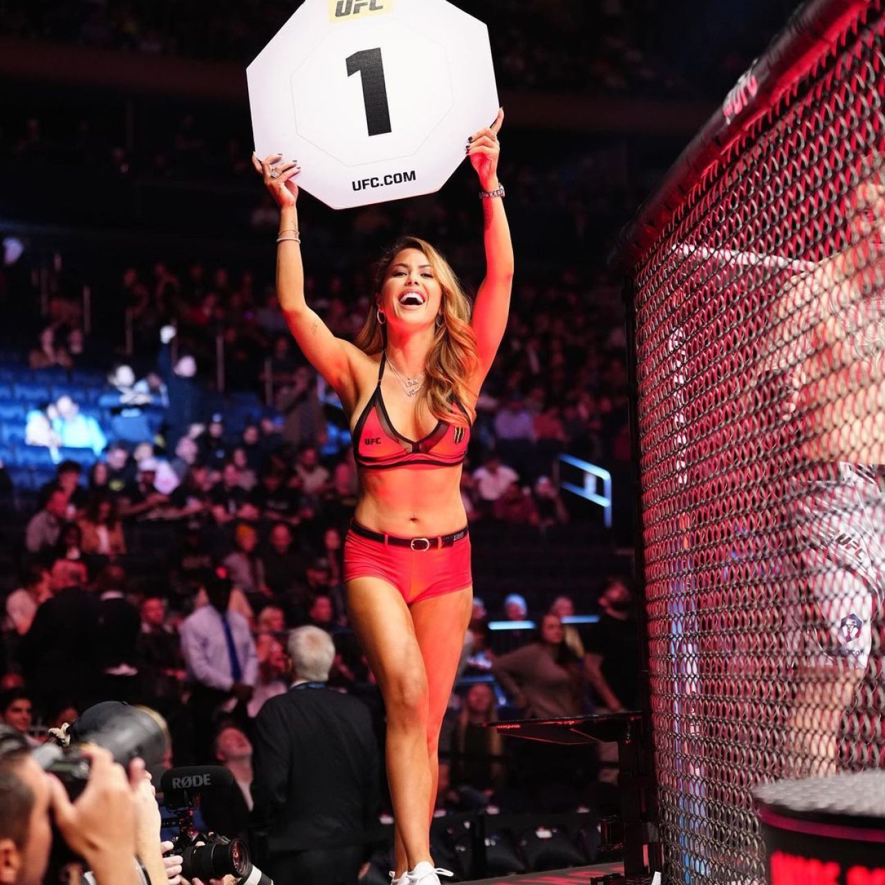 Anunțul neașteptat făcut de cea mai sexy Ring Girl din UFC la premiile World MMA: „E ultima dată!” _36