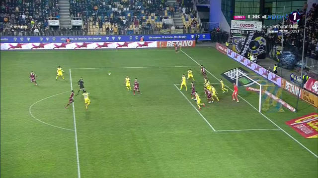 Penalty neacordat pentru Rapid în meciul cu Petrolul? Cum au comentat specialiștii_5