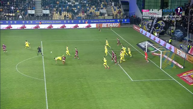 Penalty neacordat pentru Rapid în meciul cu Petrolul? Cum au comentat specialiștii_7